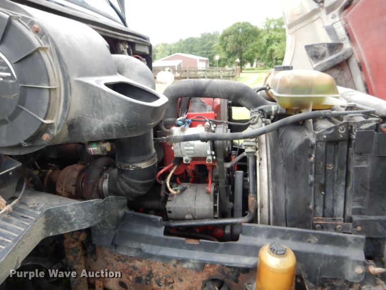 image for item HM9601 2002 Volvo VN  semi truck