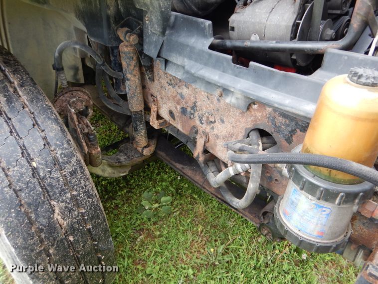 image for item HM9601 2002 Volvo VN  semi truck