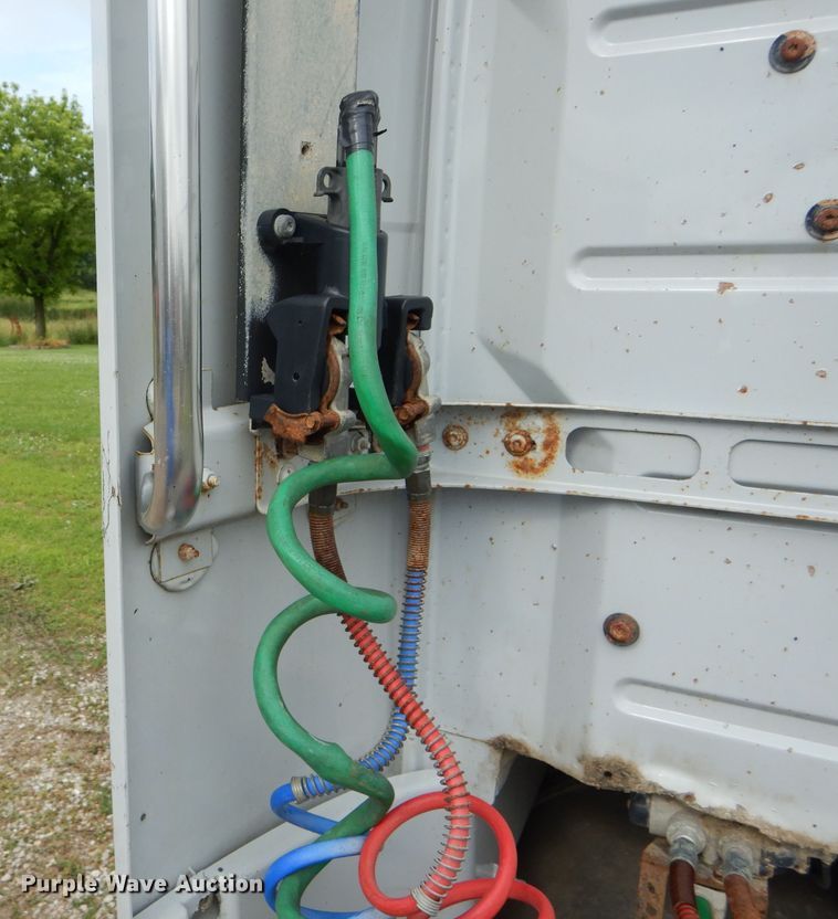 image for item HM9601 2002 Volvo VN  semi truck