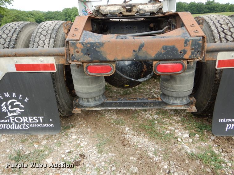 image for item HM9601 2002 Volvo VN  semi truck