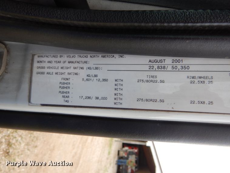 image for item HM9601 2002 Volvo VN  semi truck