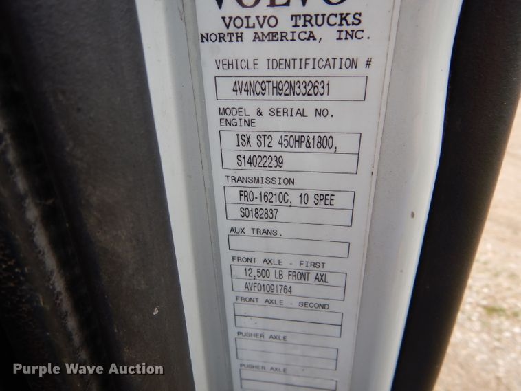 image for item HM9601 2002 Volvo VN  semi truck