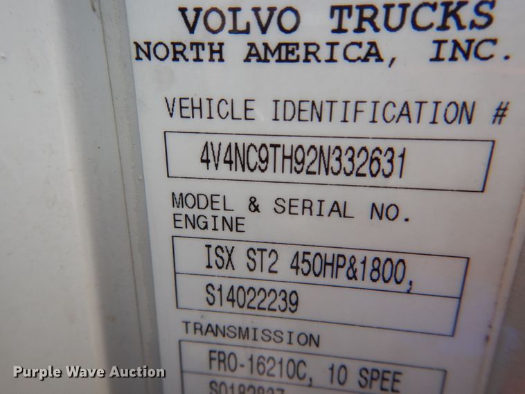 image for item HM9601 2002 Volvo VN  semi truck