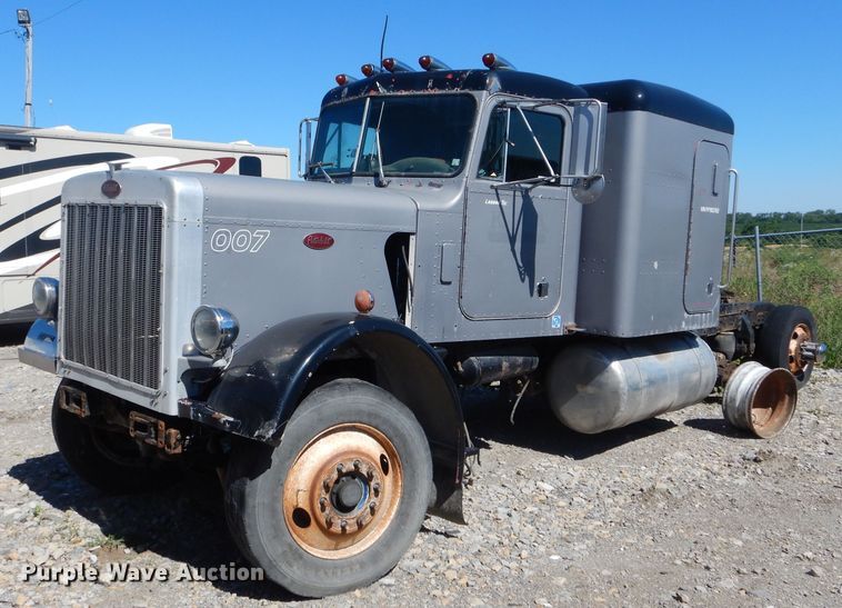 image for item HM9604 1985 Peterbilt 359  Semi truck