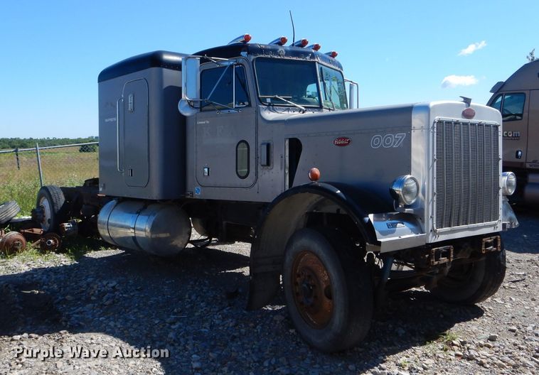 image for item HM9604 1985 Peterbilt 359  Semi truck