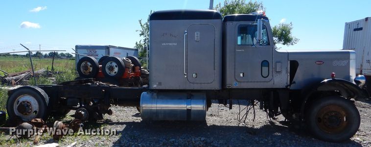 image for item HM9604 1985 Peterbilt 359  Semi truck