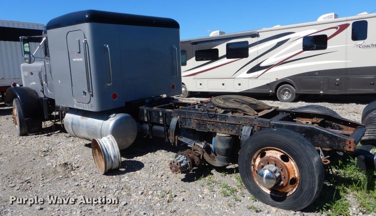 image for item HM9604 1985 Peterbilt 359  Semi truck