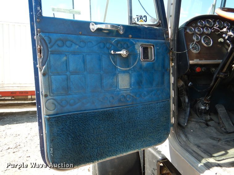 image for item HM9604 1985 Peterbilt 359  Semi truck