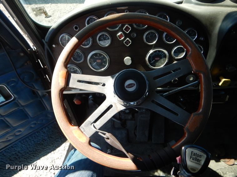 image for item HM9604 1985 Peterbilt 359  Semi truck