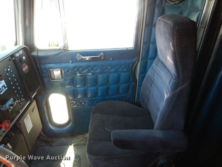 image for item HM9604 1985 Peterbilt 359  Semi truck