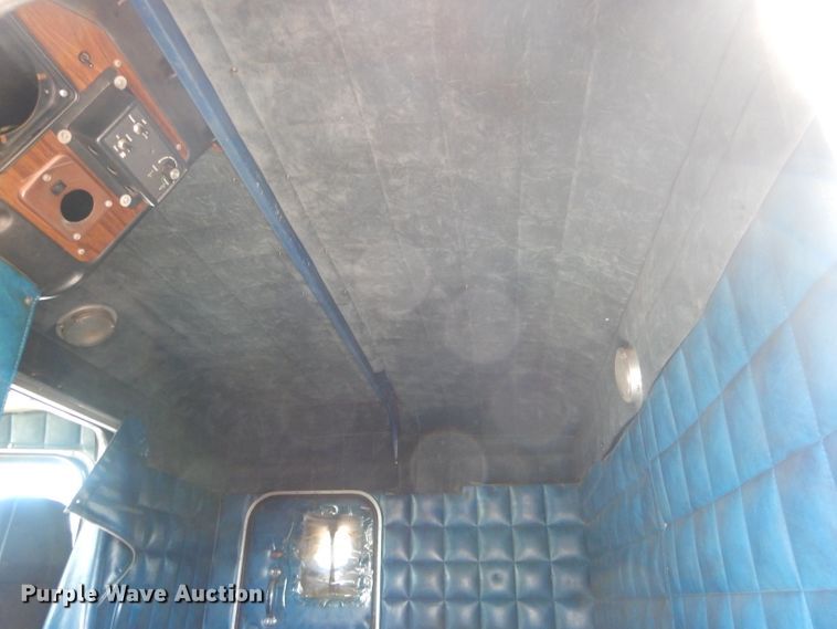 image for item HM9604 1985 Peterbilt 359  Semi truck