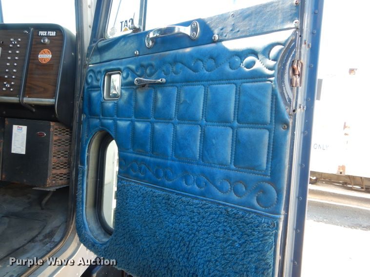 image for item HM9604 1985 Peterbilt 359  Semi truck