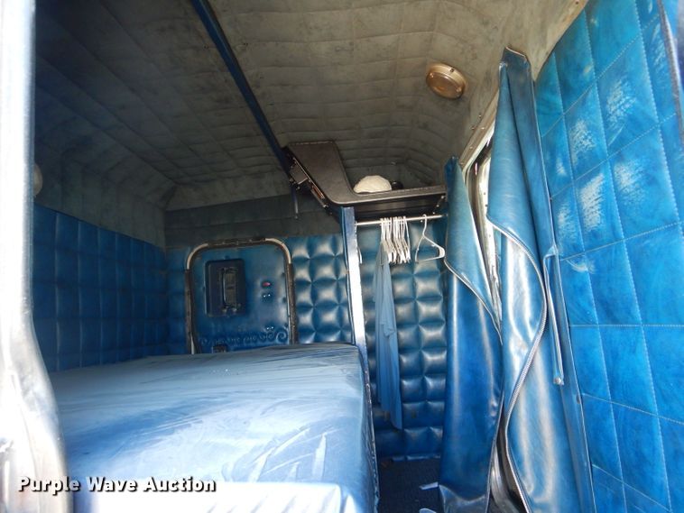 image for item HM9604 1985 Peterbilt 359  Semi truck