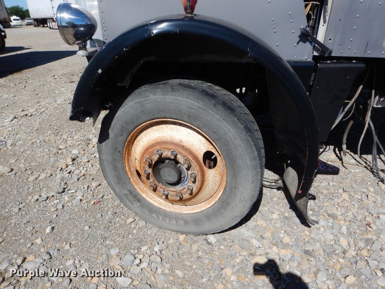 image for item HM9604 1985 Peterbilt 359  Semi truck