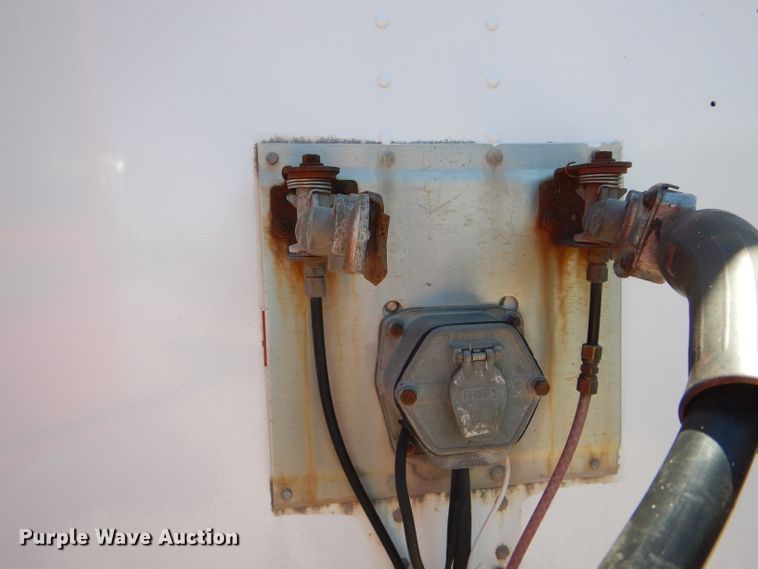 image for item HM9606 2004 Wabash dry van trailer