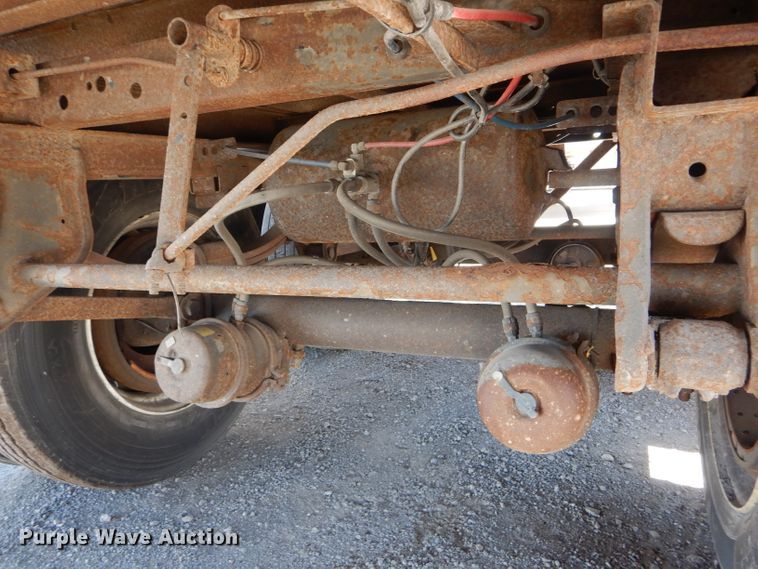 image for item HM9606 2004 Wabash dry van trailer