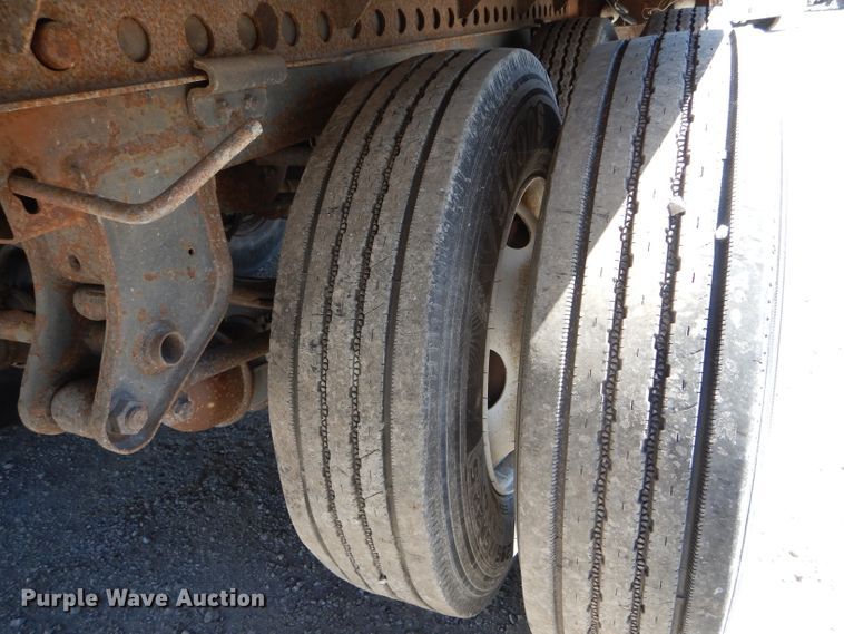 image for item HM9606 2004 Wabash dry van trailer