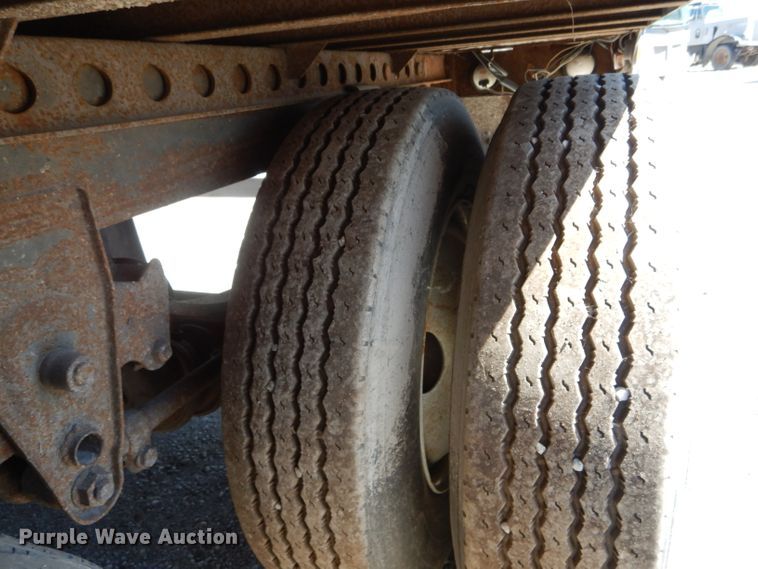 image for item HM9606 2004 Wabash dry van trailer