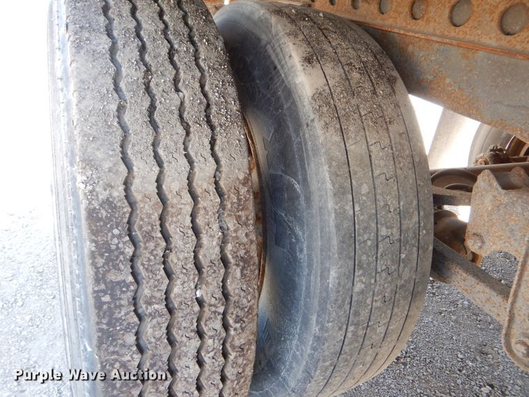 image for item HM9606 2004 Wabash dry van trailer