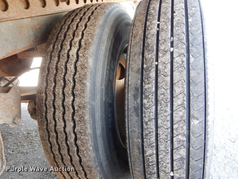 image for item HM9606 2004 Wabash dry van trailer