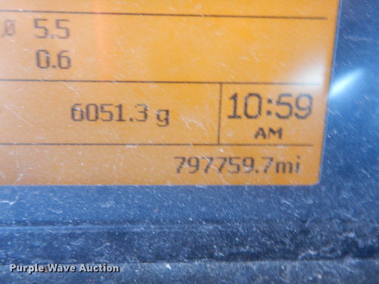 image for item HM9607 2005 Volvo VN  semi truck