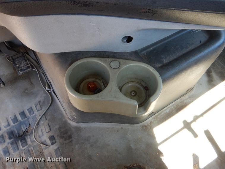 image for item HM9607 2005 Volvo VN  semi truck