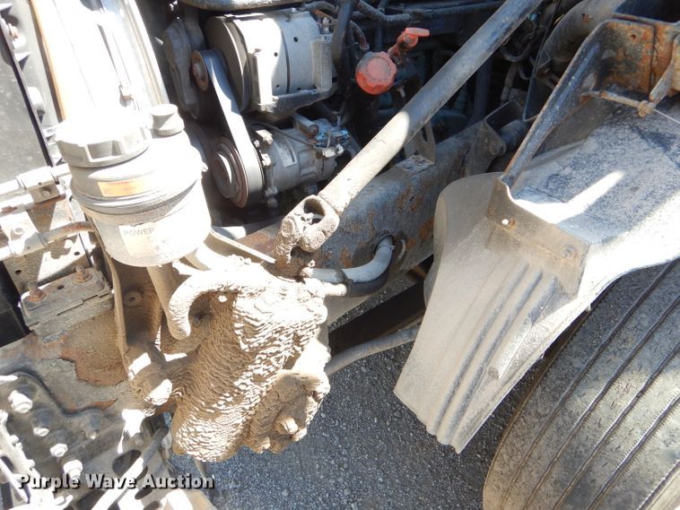 image for item HM9607 2005 Volvo VN  semi truck