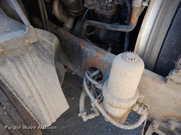 image for item HM9607 2005 Volvo VN  semi truck