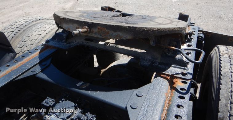 image for item HM9607 2005 Volvo VN  semi truck