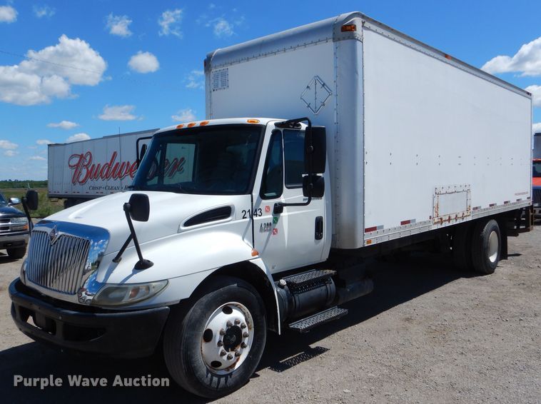 image for item HM9608 2005 International 4300  box truck