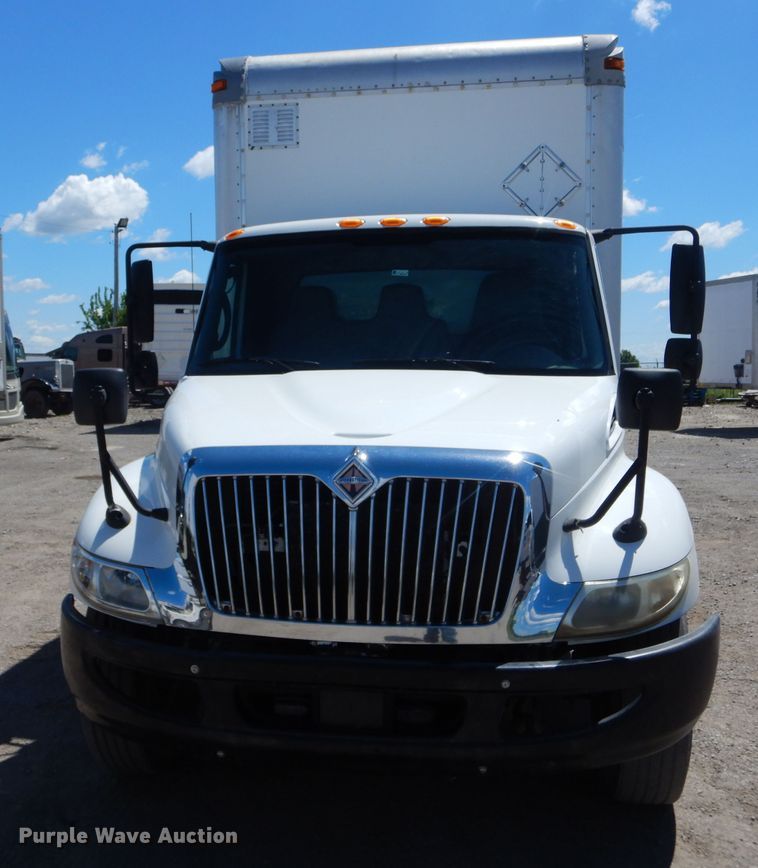 image for item HM9608 2005 International 4300  box truck