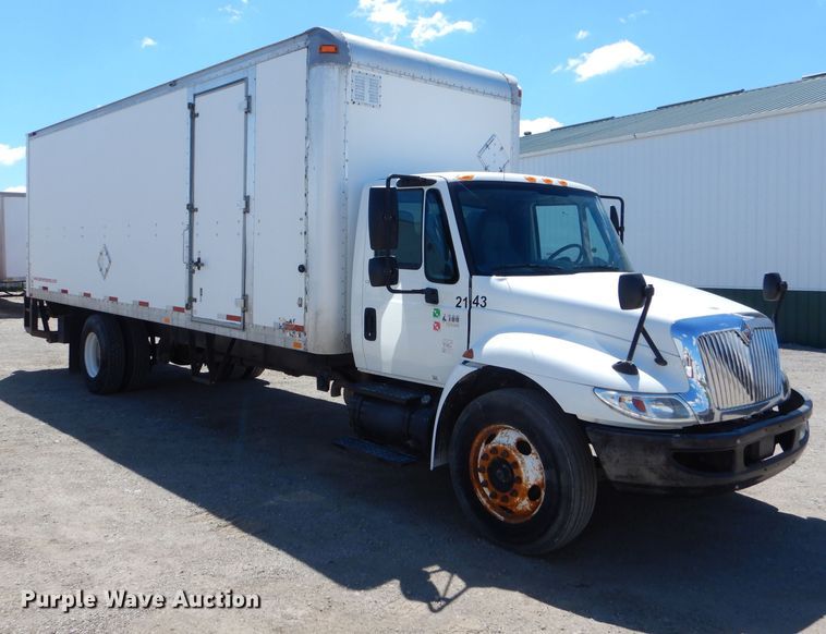 image for item HM9608 2005 International 4300  box truck