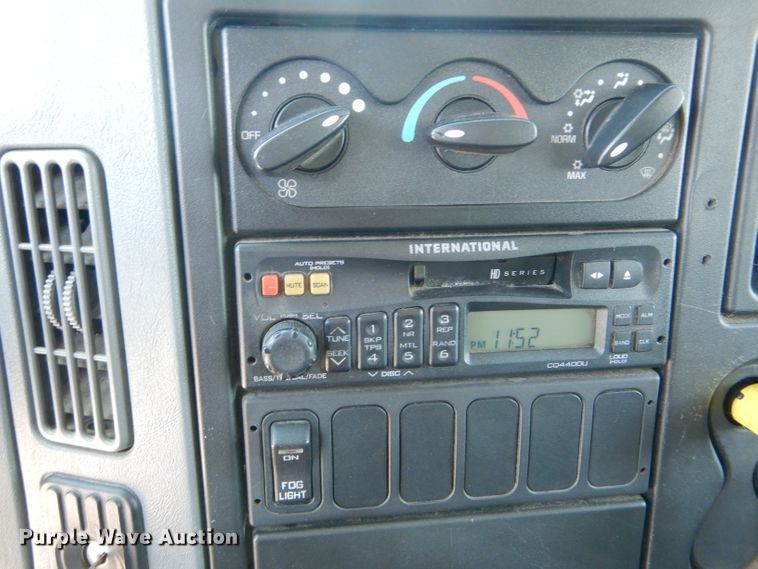 image for item HM9608 2005 International 4300  box truck