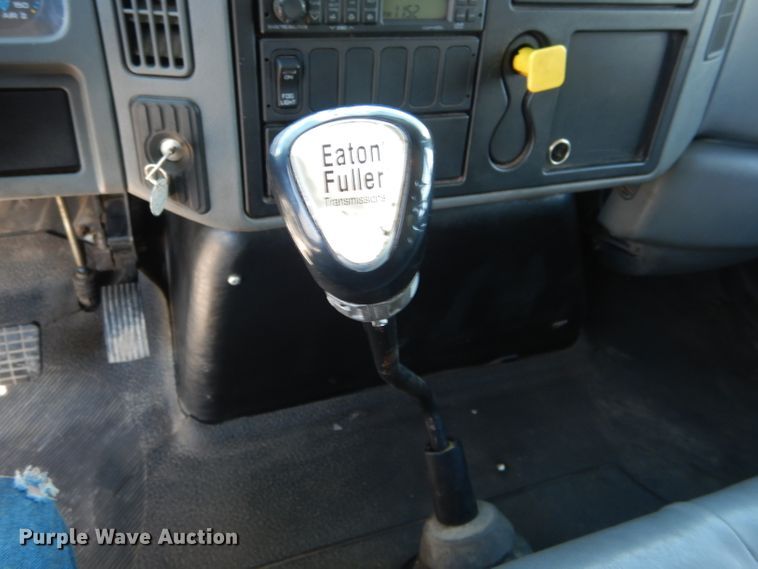 image for item HM9608 2005 International 4300  box truck