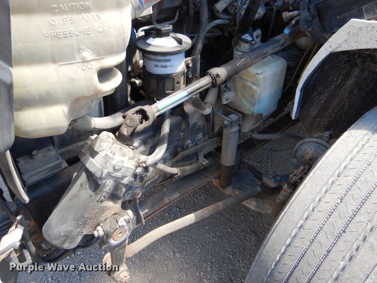 image for item HM9608 2005 International 4300  box truck