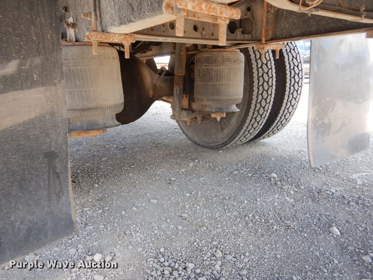 image for item HM9608 2005 International 4300  box truck