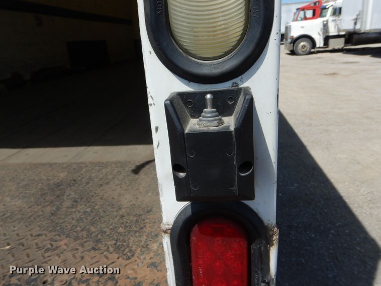 image for item HM9608 2005 International 4300  box truck