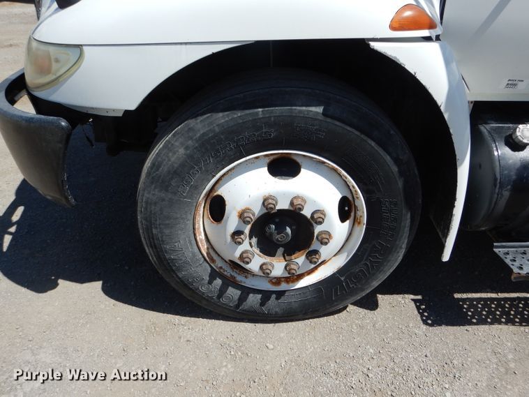 image for item HM9608 2005 International 4300  box truck