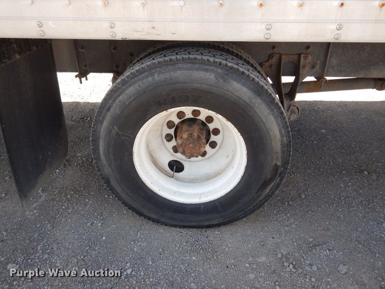 image for item HM9608 2005 International 4300  box truck