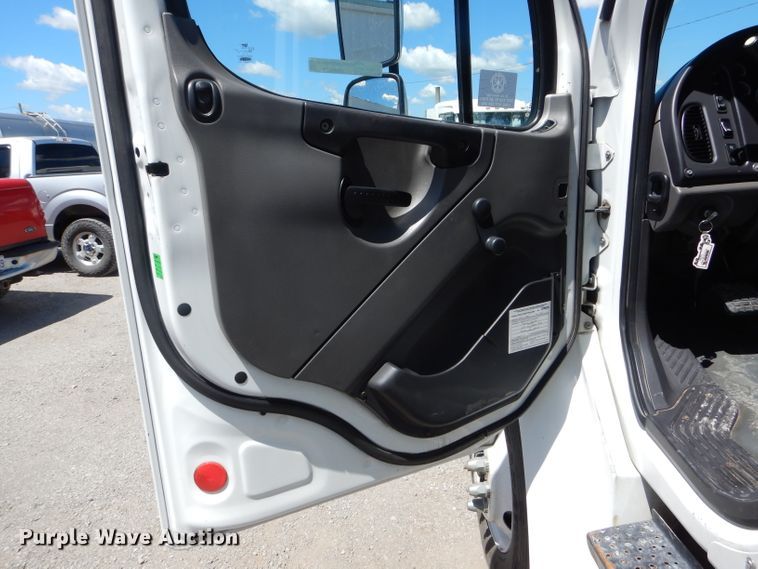 image for item HM9609 2006 Freightliner Business Class M2  box truck