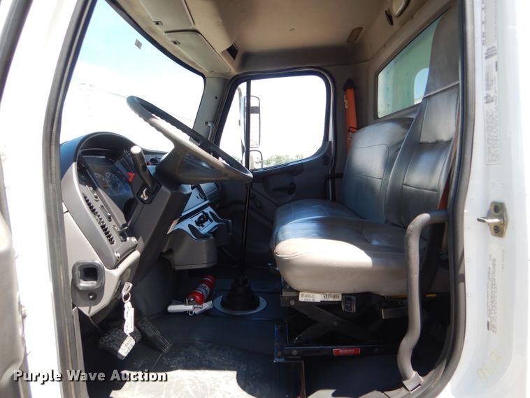 image for item HM9609 2006 Freightliner Business Class M2  box truck