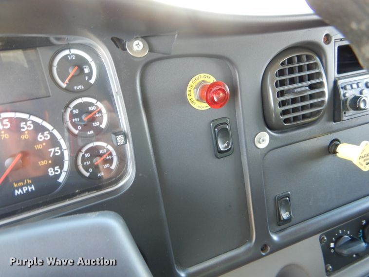 image for item HM9609 2006 Freightliner Business Class M2  box truck