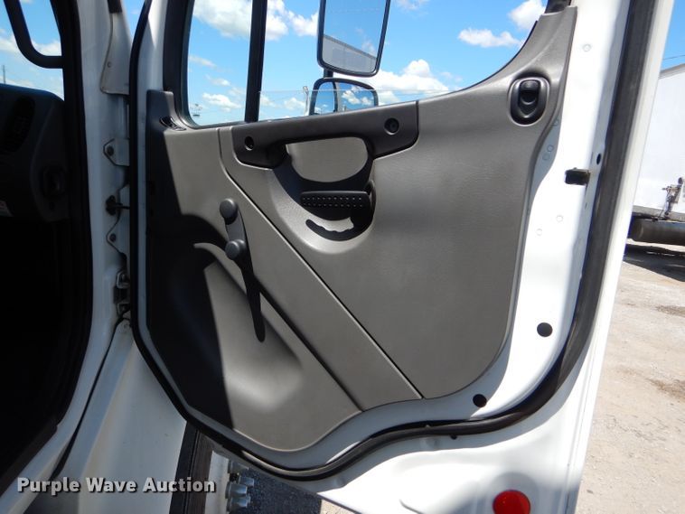 image for item HM9609 2006 Freightliner Business Class M2  box truck