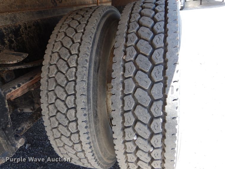 image for item HM9609 2006 Freightliner Business Class M2  box truck