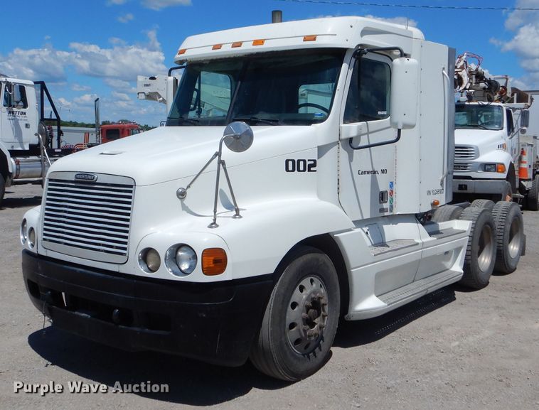 image for item HM9610 2000 Freightliner Century Class  semi truck