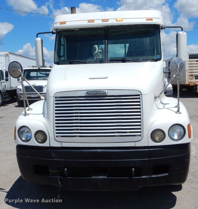 image for item HM9610 2000 Freightliner Century Class  semi truck