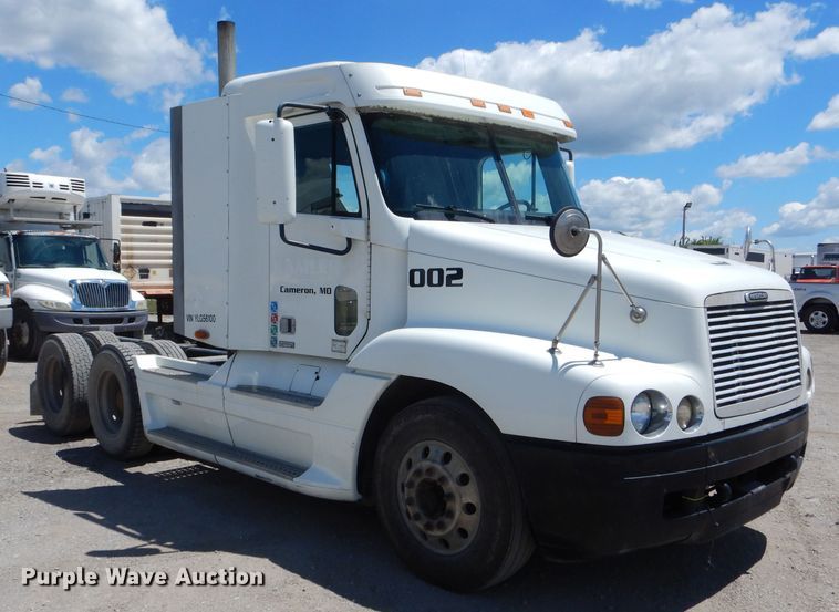 image for item HM9610 2000 Freightliner Century Class  semi truck