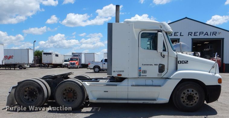 image for item HM9610 2000 Freightliner Century Class  semi truck