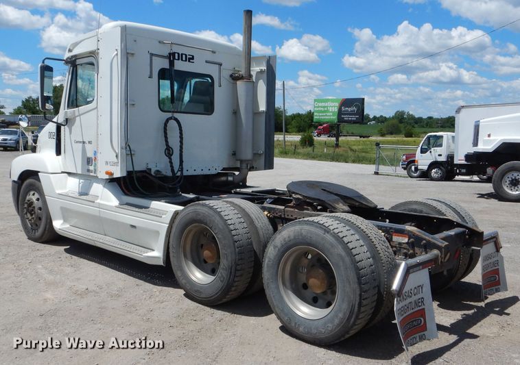 image for item HM9610 2000 Freightliner Century Class  semi truck