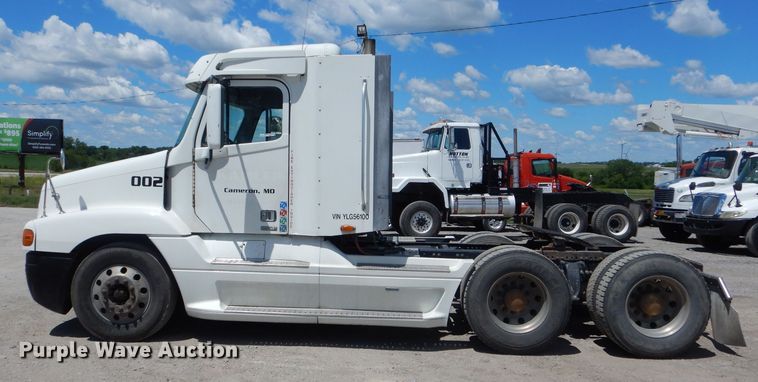 image for item HM9610 2000 Freightliner Century Class  semi truck